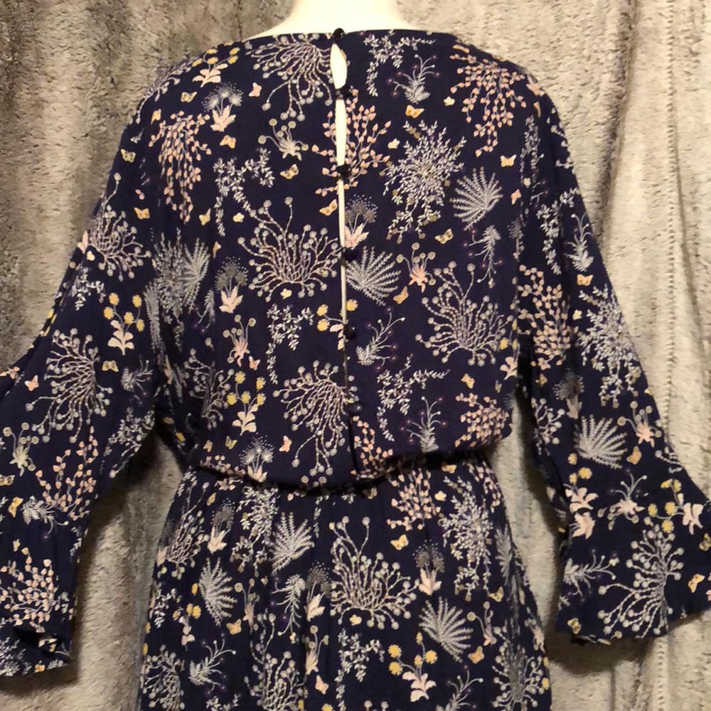 Beautiful Floral Pattern Dress - Picture 3 of 7